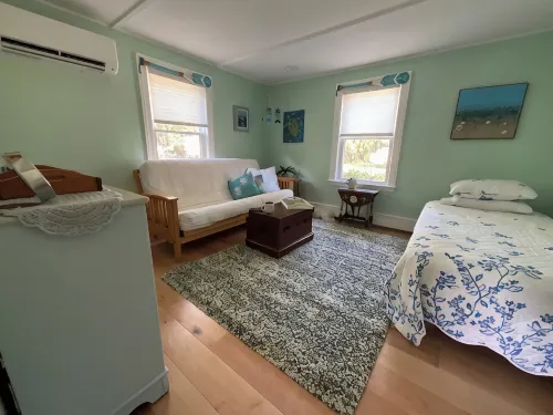 Cottage on Fern - minutes to East Sandwich Beach - バルコニー