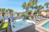 Biggest Yard in Area, Spa, Movie Theater & Game Room, On Lake&Across Gulf, 7 Bed - Jacuzzi