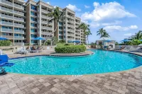 Marco Beach Ocean Suites - Swimmingpools