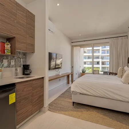 New Modern 1BR studio with gym, pool @ Vista Vela