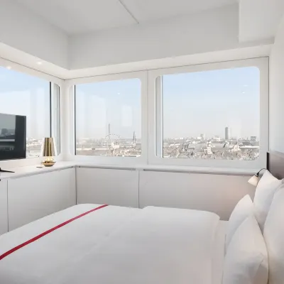 Ruby Luna Hotel Dusseldorf by IHG - parking