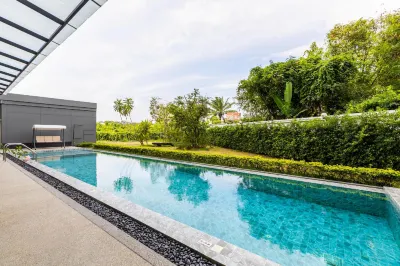 Hotel Scarlett Hotels near Wat Phra Mahathat Woramahawihan