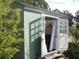 Posh Huts Farmstay