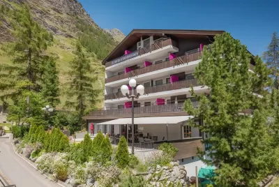 Arca Aparthotel & Spa Hotels in Теш