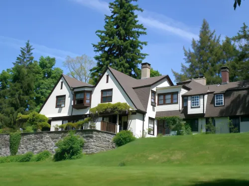 Whistler's Inn Hotels in Lenox