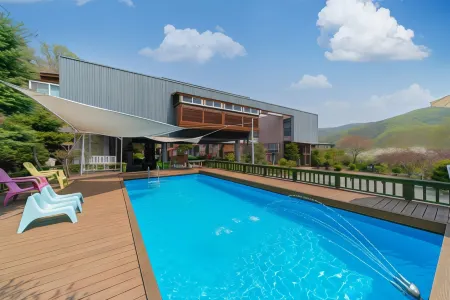 Pocheon Lohas Pension Отели в г. Пхочхон