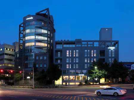 La Casa Hotel Seoul Отели рядом с достопримечательностью «Hello Museum»