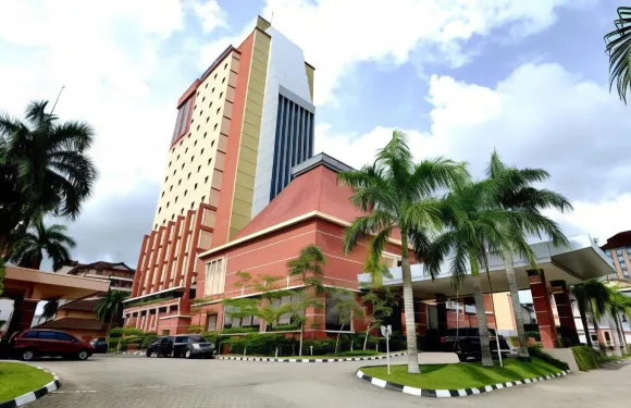 阿巴迪套房酒店和佔碑大廈-特里塔馬酒店