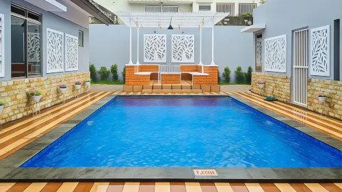Kota Baru Parahyangan 17 House with Private Pool Near Ikea Hotels in Padalarang
