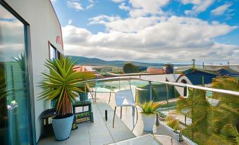 Captain's at the Bay