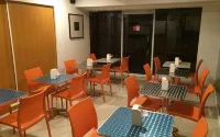 Stone House Hotel Pasay - พร้อมอาหารเช้า