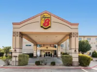 Super 8 by Wyndham Weatherford Hotel di Weatherford