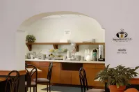 Super 8 by Wyndham Manchester Airport Hotels in Merrimack