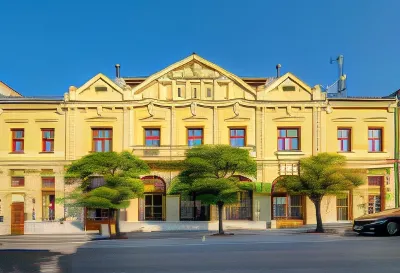 Hotel Golden Eagle Hoteles cerca de Tekovske Museum