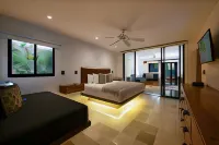 Casa del Jaguar Beach Hotel - Infinity Pools