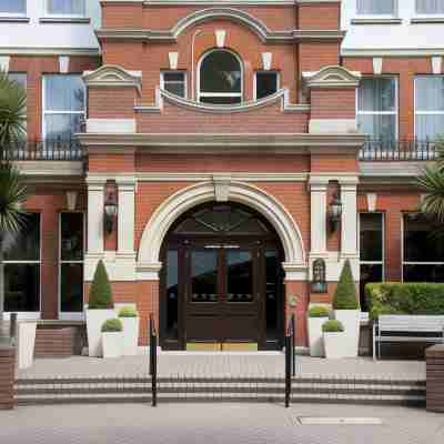 Holiday Inn Farnborough Hotel Exterior