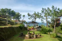Hilltop Camp Lembang by TwoSpaces Hotel dekat Kebun Strawberry