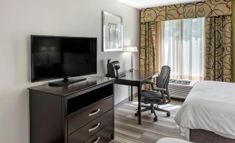 Holiday Inn Express & Suites Cincinnati-Blue Ash