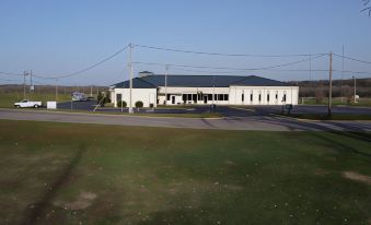 USA Inn Junction City Near Fort Riley - Housity