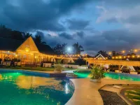 Calle Cinco Resort