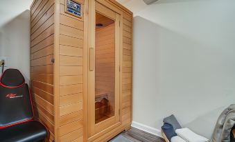 Chic Minneapolis Apt - 6 Blocks to Lake Nokomis!