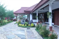 Marry Ind Vila & Guest House Gunung Kawi Malang Hotel dekat Toko Parfum ,pak Munir
