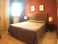 Apartamentos la Trufa Negra Hotels in La Puebla de Valverde