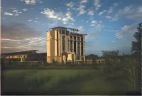 L'Auberge Baton Rouge Hotel dekat LaHouse Home and Landscape Resource Center