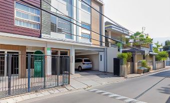 Urbanview Erga Family Residence Syariah Surabaya by RedDoorz