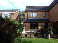 Hay Lane Lodge Bed & Breakfast Accommodation, Solihull - Parking