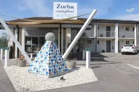 Zorba Waterfront Motel - parking