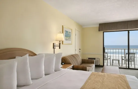 德通納海濱戴斯酒店