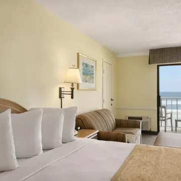 Days Inn by Wyndham Daytona Oceanfront