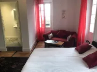 Au Plech Hotels in Seissan