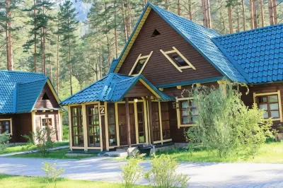 Kedroviy Ostrov (Сhemal) Hotel Отели рядом с достопримечательностью «База отдыха "Extreme Park"»