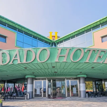Dado Hotel International