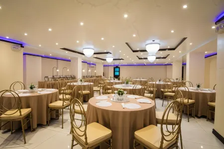 Diamond Hotel and Resto Отели в г. Кэйтарман