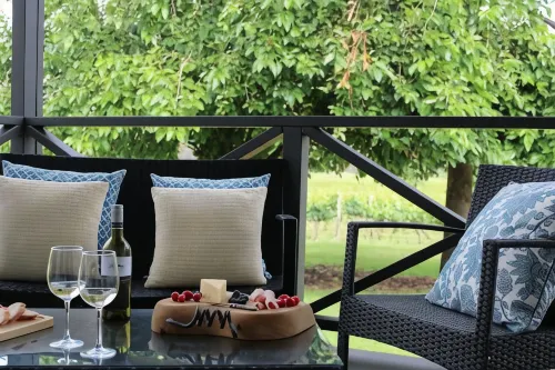 Upper Reach Spa Cottage - Villas