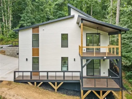 Colorful modern suite near Blue Ridge Parkway and Biltmore Отели в г. Ройал Пайнс