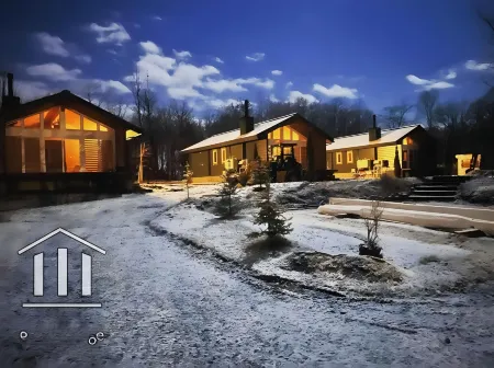 Chill Village Отели рядом с достопримечательностью «Parent and Kid Tree»