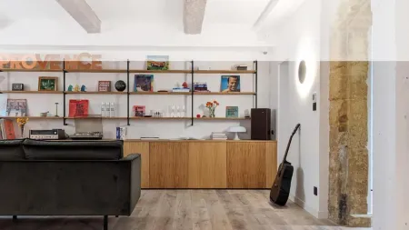 Maison Juste Отели рядом с достопримечательностью «Randonnées théâtrales Marcel Pagnol Cie Dans la cour des Grands»