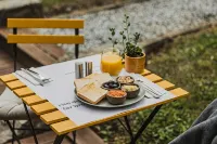 Republique - breakfast