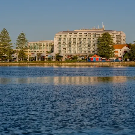 Oaks the Entrance Waterfront Suites