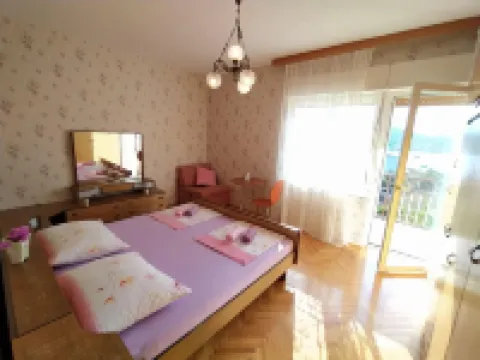 Apartment in Vinisce 100m from the Sea