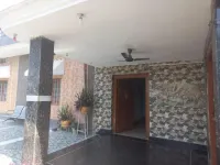 HOTEL GAYATRI Palace Hotel di Mughalsarai Rly. Settlement
