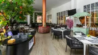 Senyum World Hotel
