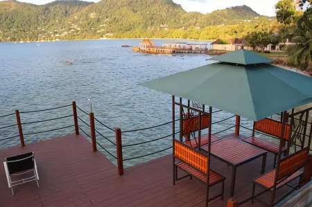 Surfers Cove Apartments