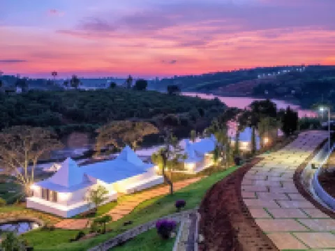 Ho Gia Trang Hotels in Liên Hà