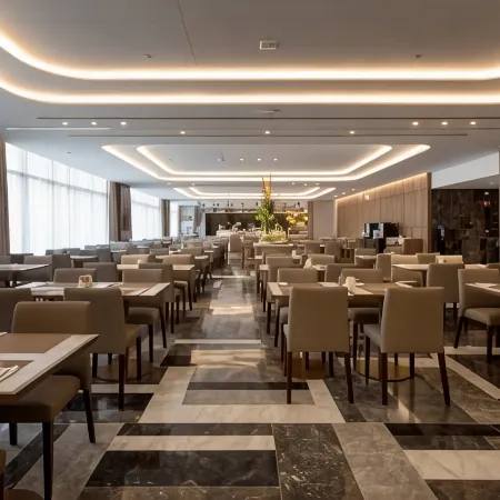 Hotel Giralda Center