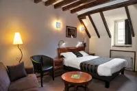 Logis Hotel Oasis Hotels in Saint-Thomas-de-Courceriers
